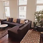 Architectural House Near City Center - 20Min Walk